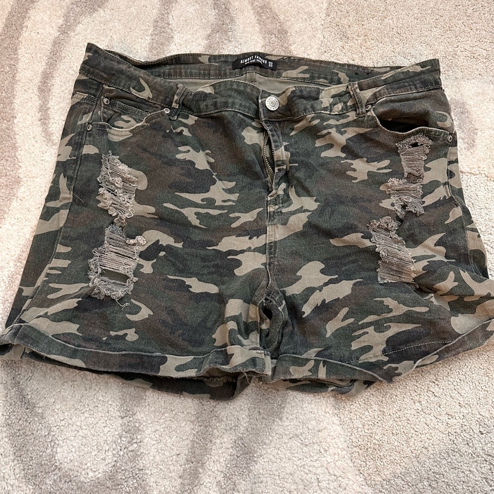 Camo Distressed Women Shorts